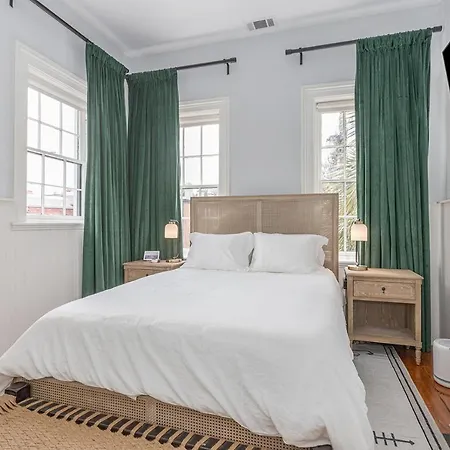 Bellwether House Bed & Breakfast Savannah Exterior photo